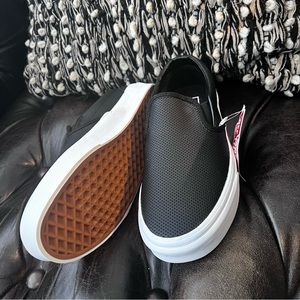 Black Vans Slip On